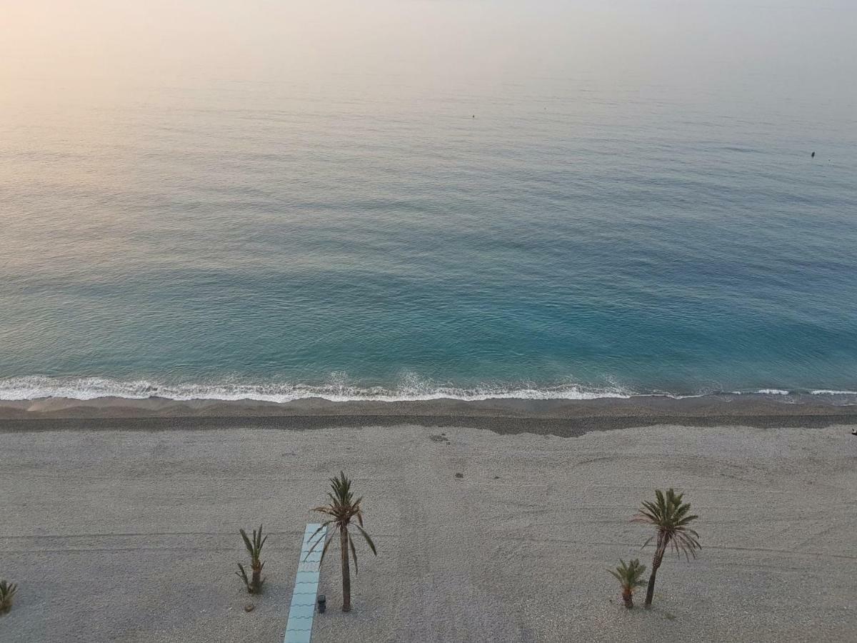 Atico En Almunecar. Primera Linea De Playa Con Vistas Espectaculares Exterior foto